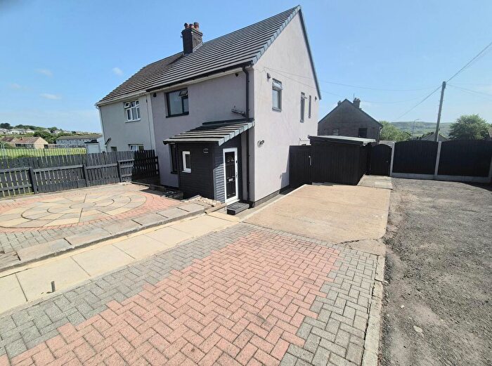 3 Bedroom Semi Detached House To Rent In Furness Avenue, Halifax, HX2