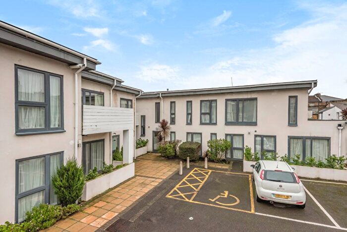 2 Bedroom Flat To Rent In Furley Road, London, SE15