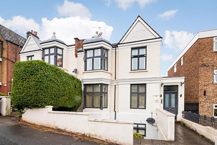 2 Bedroom Flat To Rent In Canonbie Road, Forest Hill, London, SE23