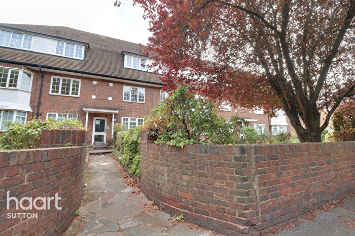 2 Bedroom Flat For Sale In Mulgrave Road, Sutton, SM2
