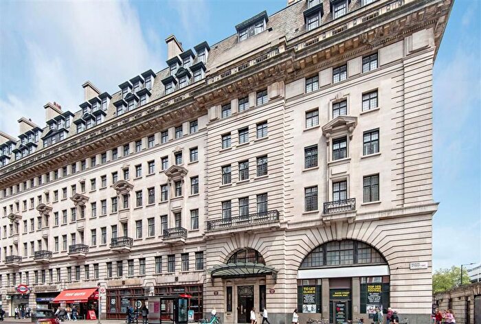 3 Bedroom Flat To Rent In Baker Street, Marylebone, NW1