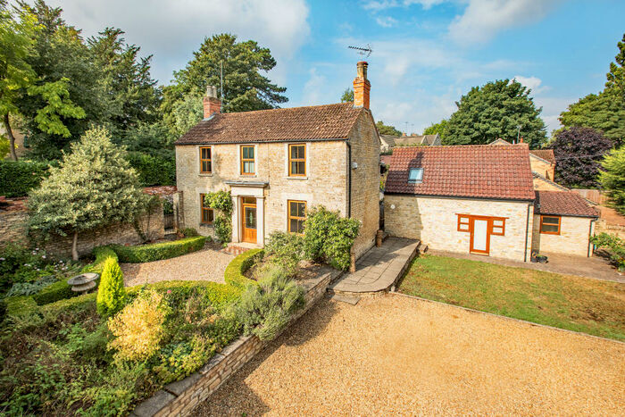 5 Bedroom Detached House To Rent In The Hollow, Wellingborough, NN9