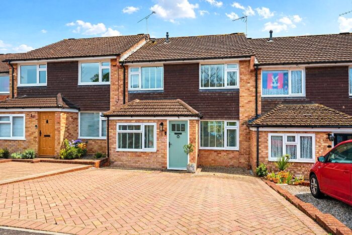 4 Bedroom Terraced House For Sale In Whitley Road, Yateley, Hampshire, GU46