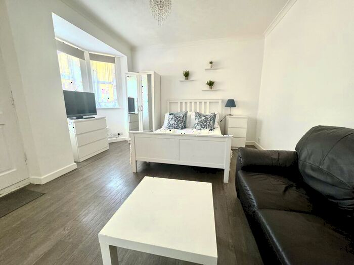 Flat To Rent In Bridge Terrace, Albert Road South, SO14