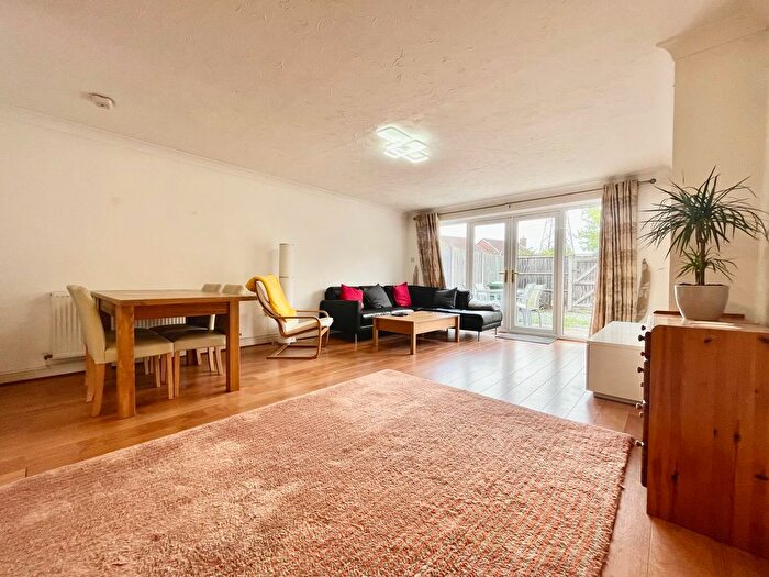 5 Bedroom Town House To Rent In Howard Walk, Warwick, CV34