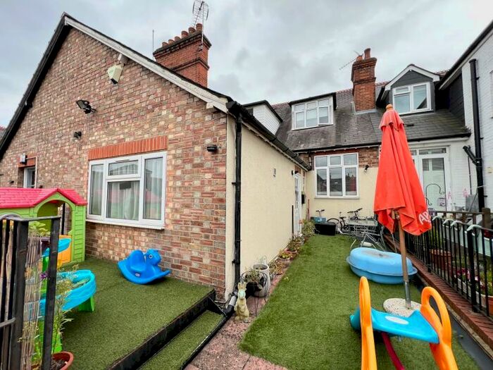 2 Bedroom Apartment To Rent In High Street, Weybridge, Surrey, KT13