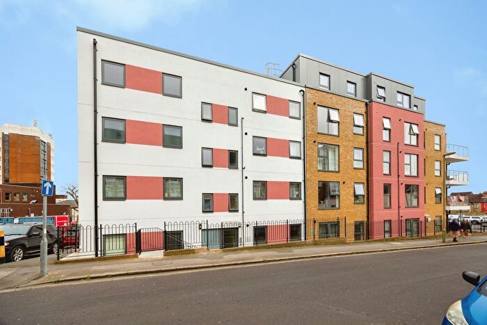 2 Bedroom Flat For Sale In Frederick Street, Aldershot, Hampshire, GU11