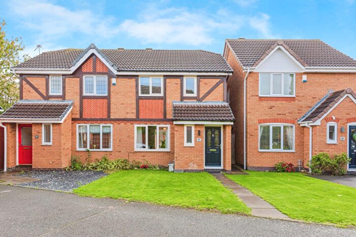 3 Bedroom Semi Detached House For Sale In Glendale Court, Wilnecote, Tamworth, B77