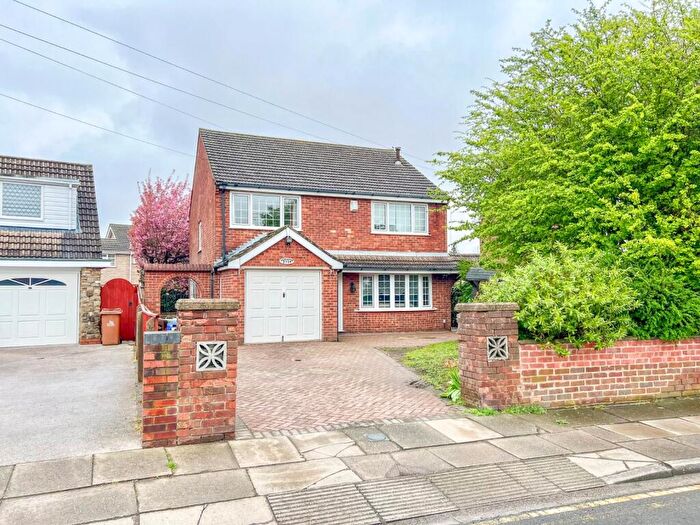 4 Bedroom Detached House For Sale In St Nicholas Drive, Grimsby, DN37