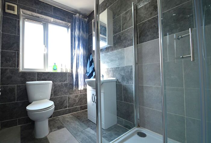 1 Bedroom Flat To Rent In High Street, Twickenham, TW2