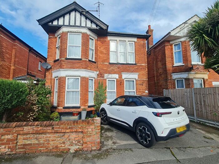 1 Bedroom Flat For Sale In Chatsworth Road, Charminster, Bournemouth, BH8