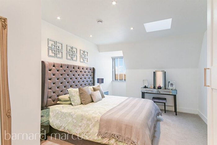 1 Bedroom Flat For Sale In Mill Green Road, Mitcham, CR4