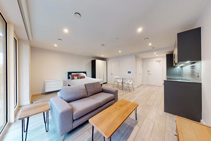 Apartment To Rent In Park Central East, SE17