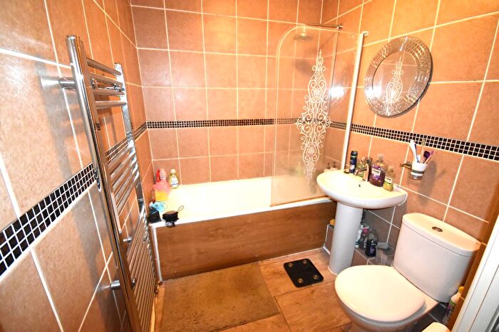 1 Bedroom Flat For Sale In Medici Close, Goodmayes, Ilford, IG3
