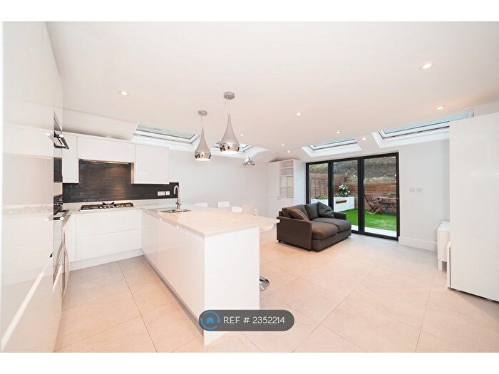 3 Bedroom Flat To Rent In Tasso Road, London, W6
