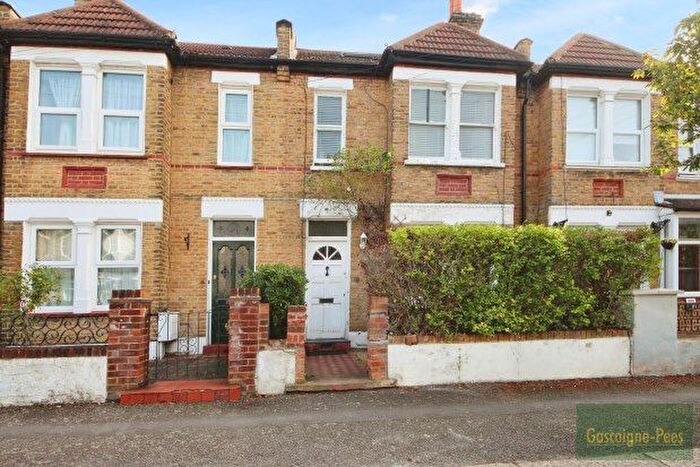 3 Bedroom Property To Rent In Bronson Road, London, SW20