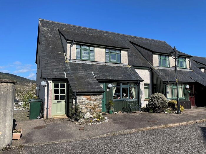 2 Bedroom Maisonette For Sale In Ros Mhor Gardens, Sandbank, Argyll And Bute, PA23