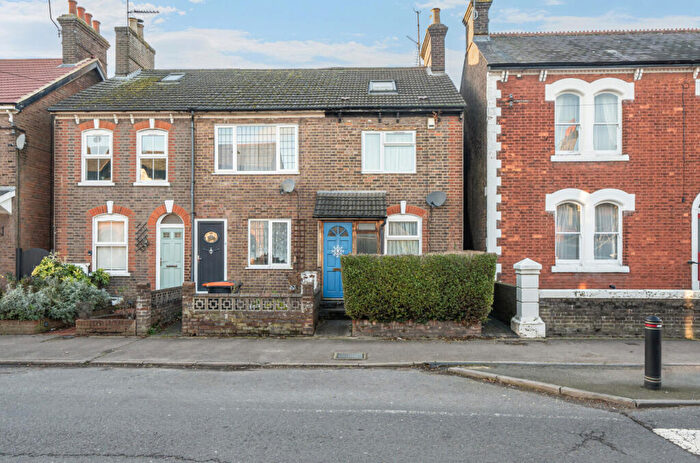 2 Bedroom Terraced House For Sale In Great Northern Road, Dunstable, Bedfordshire, LU5