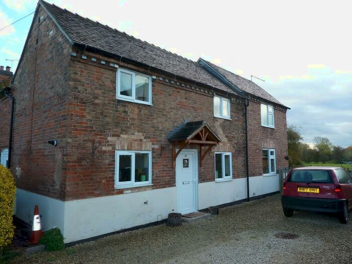 3 Bedroom Semi-Detached House To Rent In The Green, Barton Under Needwood, DE13