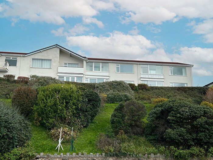 2 Bedroom Flat For Sale In Warren Drive, Deganwy, Conwy, LL31
