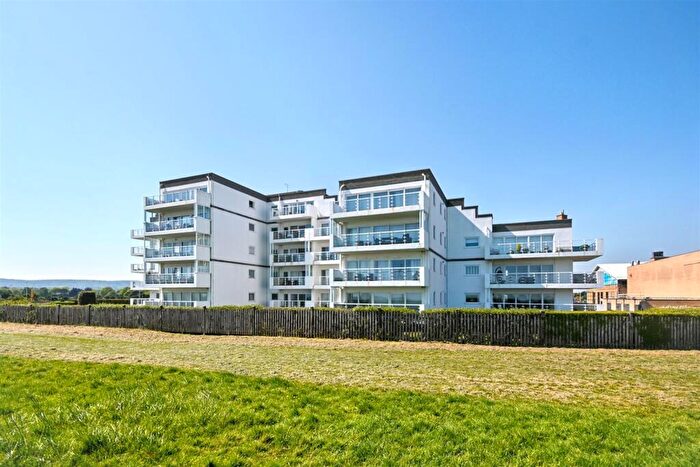 2 Bedroom Flat For Sale In Royal Parade, Eastbourne, BN22