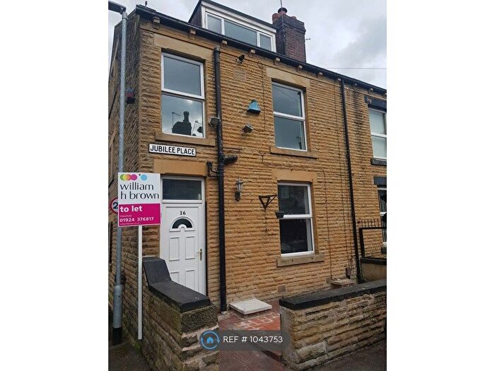 2 Bedroom End Of Terrace House To Rent In Jubilee Place, Morley, Leeds, LS27