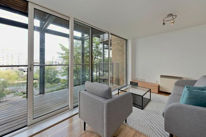 2 Bedroom Flat For Sale In Berglen Court, Branch Road, E14