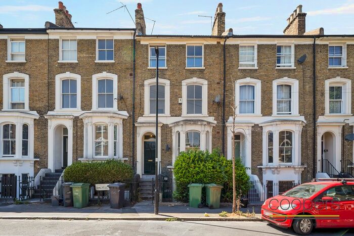 2 Bedroom Maisonette To Rent In Dalyell Road, Clapham North, SW9