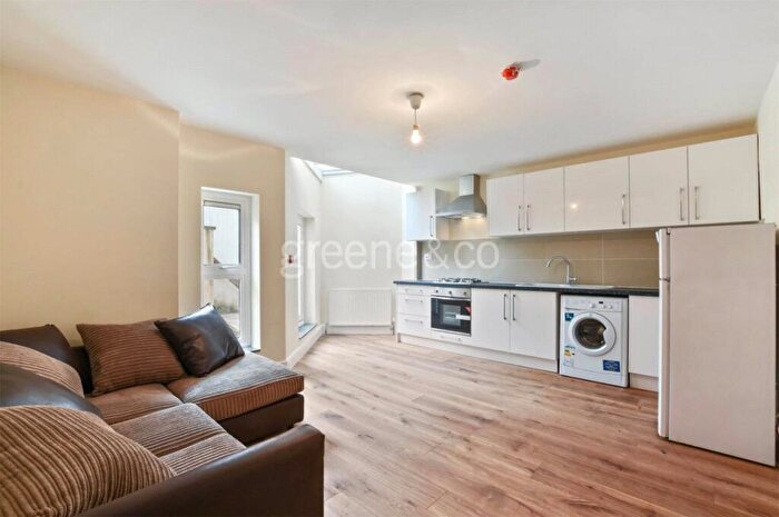 2 Bedroom Apartment To Rent In High Street London, N8