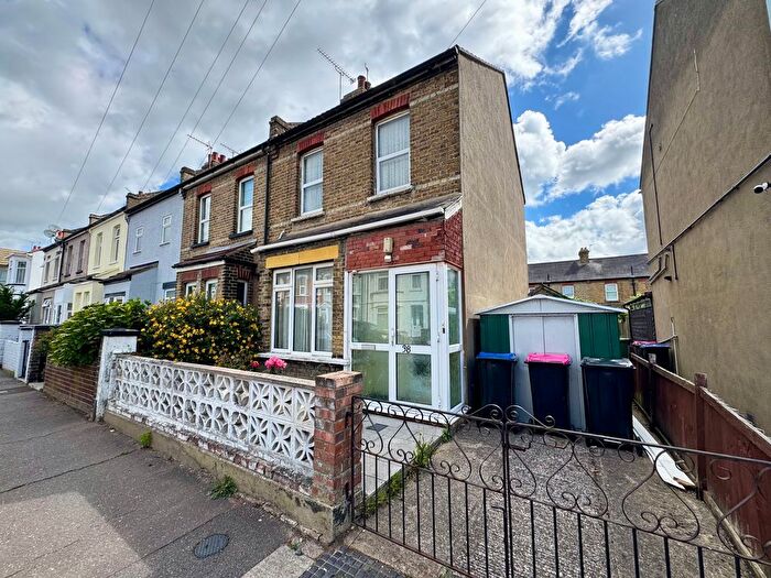 2 Bedroom End Of Terrace House For Sale In Beaufort Street, Southend-On-Sea, Essex, SS2