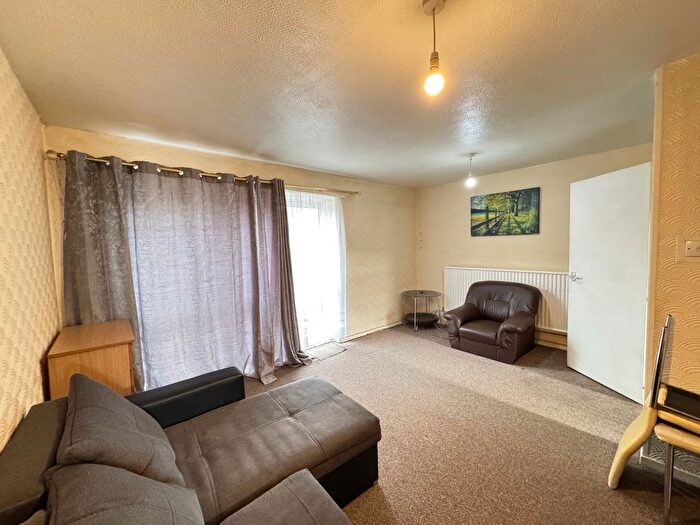 3 Bedroom Maisonette To Rent In Morse Close, London, E13