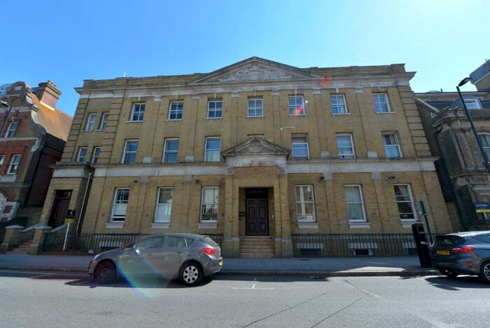 2 Bedroom Flat To Rent In Canute Road, Southampton, SO14