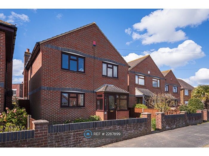 4 Bedroom Detached House To Rent In Cambridge Road, Lee-On-The-Solent, PO13