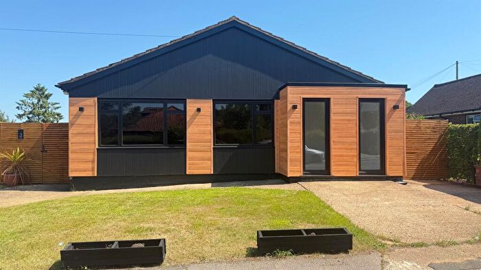 4 Bedroom Detached Bungalow For Sale In The Warren, Chesham, HP5