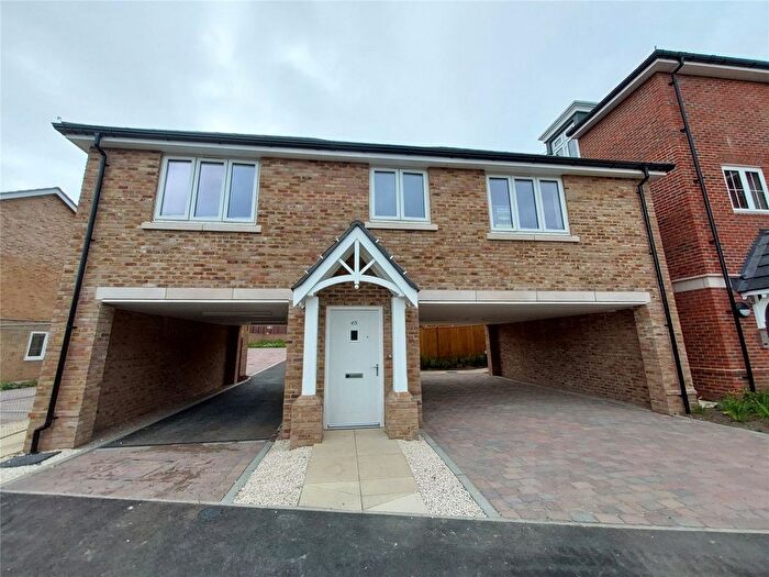 2 Bedroom Flat For Sale In Hareshill, Featherfall Road, Crookham Village, Fleet, GU51