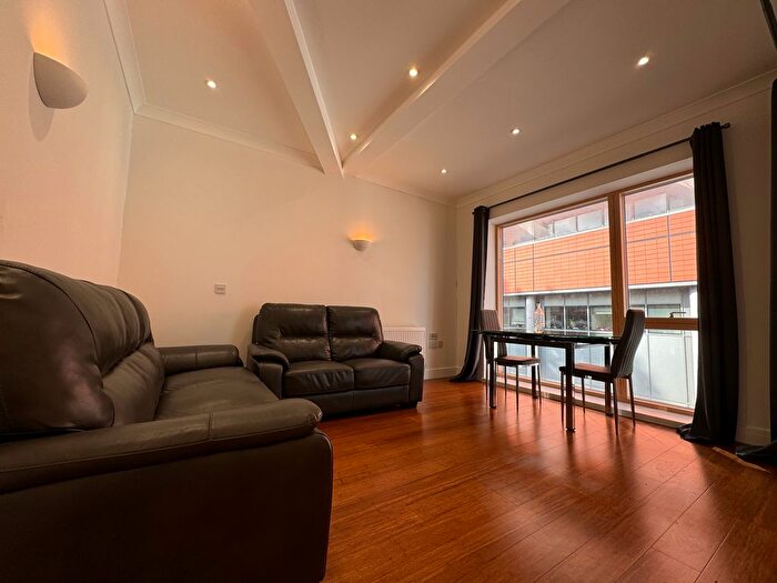 3 Bedroom Flat To Rent In Newark Street, London, E1