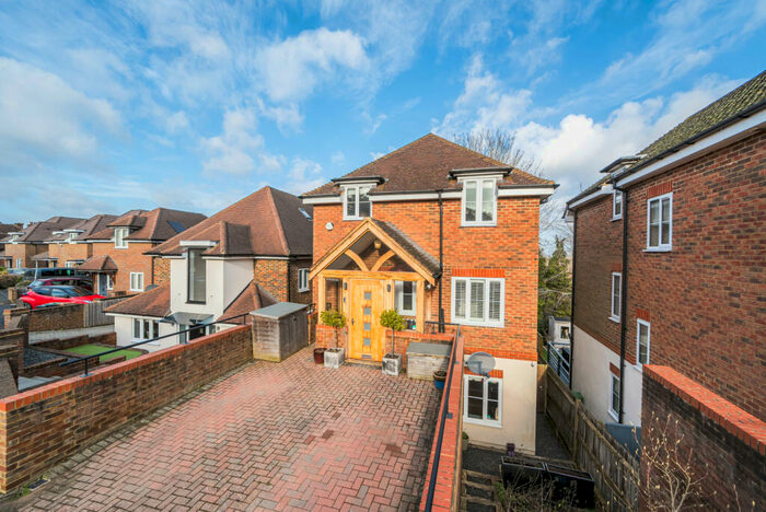 4 Bedroom Detached House For Sale In High View Road, Onslow Village, Guildford, GU2