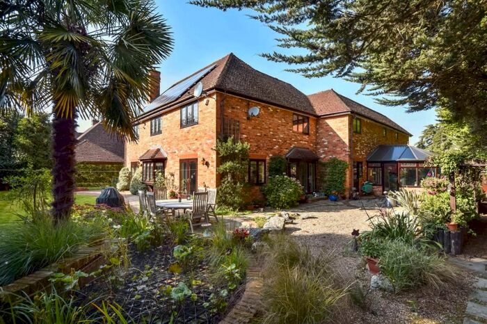5 Bedroom Detached House For Sale In Maidenhead, Berkshire, SL6