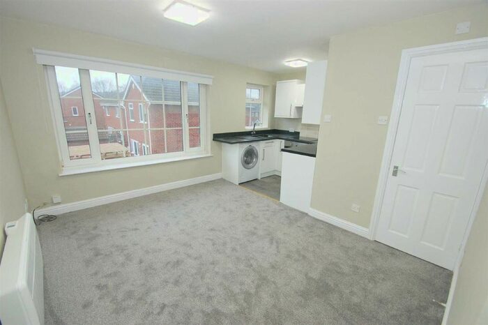 1 Bedroom Flat To Rent In Abbeydale Grove, Kirkstall, Leeds, LS5