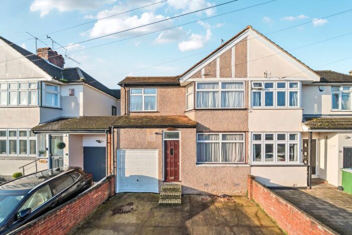 4 Bedroom Semi-Detached House For Sale In Appledore Avenue, Bexleyheath, DA7