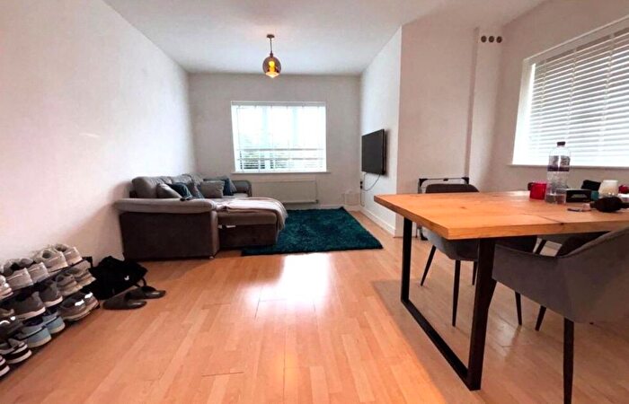 1 Bedroom Flat To Rent In Mintern St, London, N1