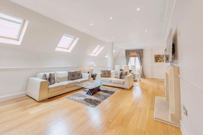 3 Bedroom Flat To Rent In Maddox Street, Mayfair, London, W1S