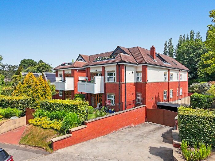 2 Bedroom Flat For Sale In Lynton Lane, Alderley Edge, SK9