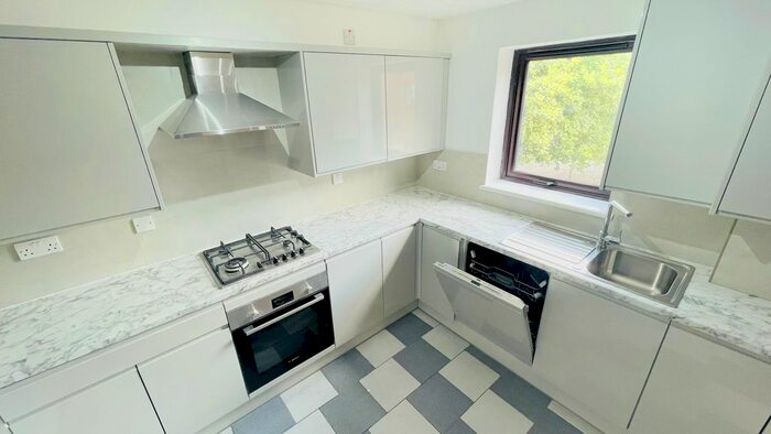 2 Bedroom Flat To Rent In Wheatley Close, London, NW4
