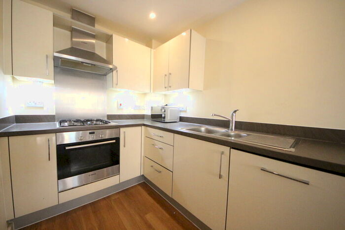 2 Bedroom Flat To Rent In Royal Gallery, KT2