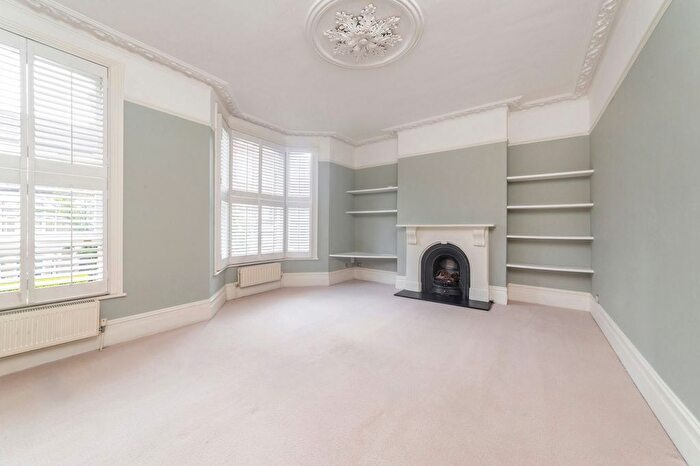 3 Bedroom Flat To Rent In Fairbridge Road, London, N19