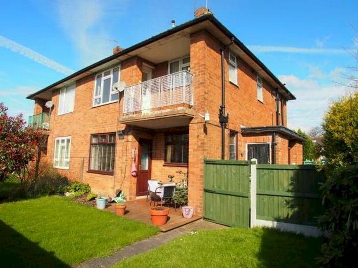 1 Bedroom Flat To Rent In Queenshill Road, Leeds, LS17