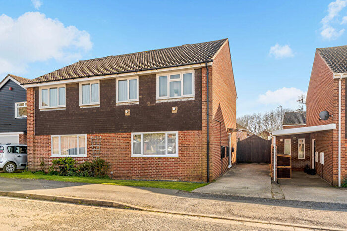 3 Bedroom Semi Detached House For Sale In Romney Road, Banbury - No Onward Chain, OX16