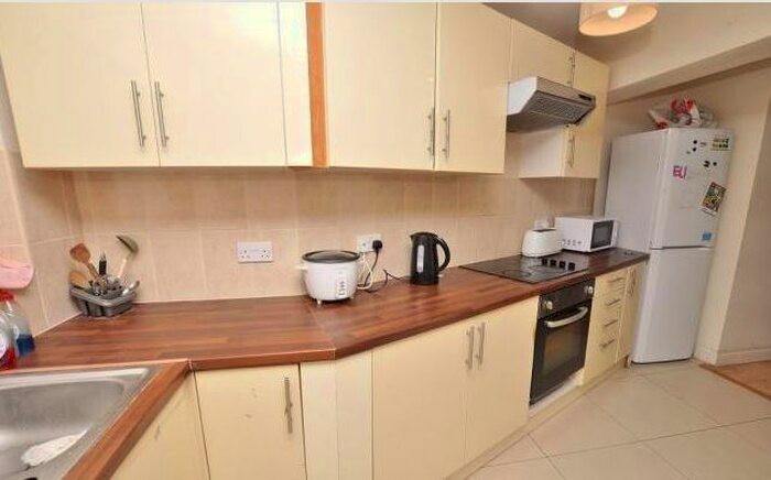 5 Bedroom Semi-Detached House To Rent In Beech Grove, Guildford, GU2