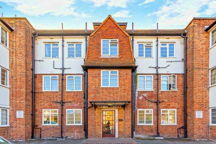 3 Bedroom Flat To Rent In Cecil Close, Mount Avenue, London, W5